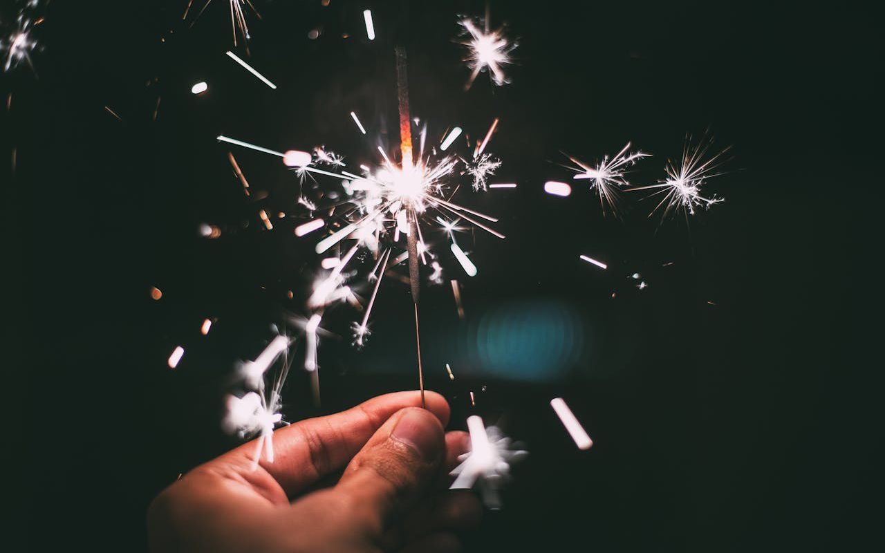 Человек остался один в Новый год. 5 сложных сценариев и план от психолога