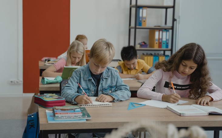 Минпросвещения назвало критерии оценки поведения школьников