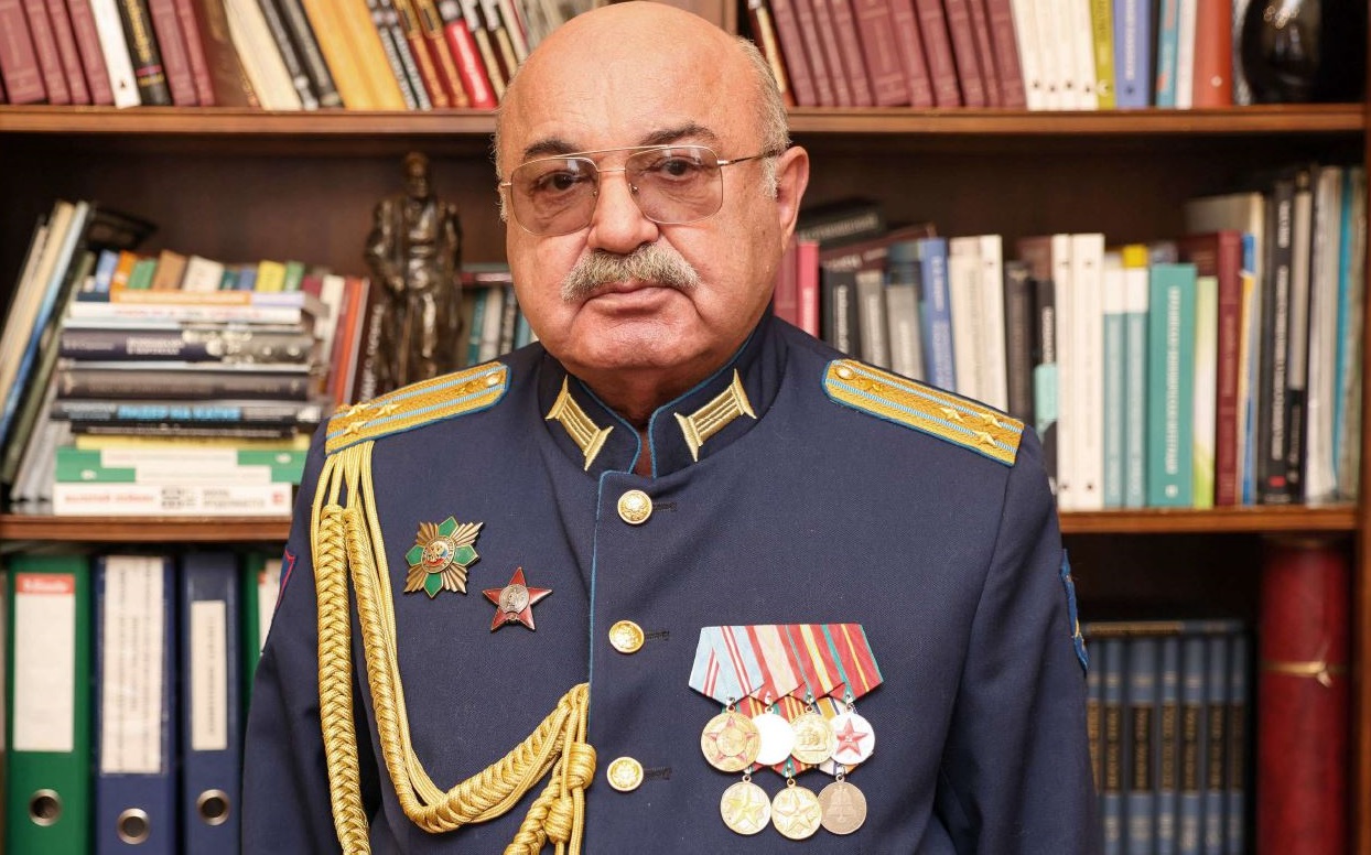 С Днем Победы коллег поздравляет профессор М.М.Решетников