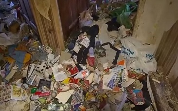В Москве нашли истощённую девочку в замусоренной квартире