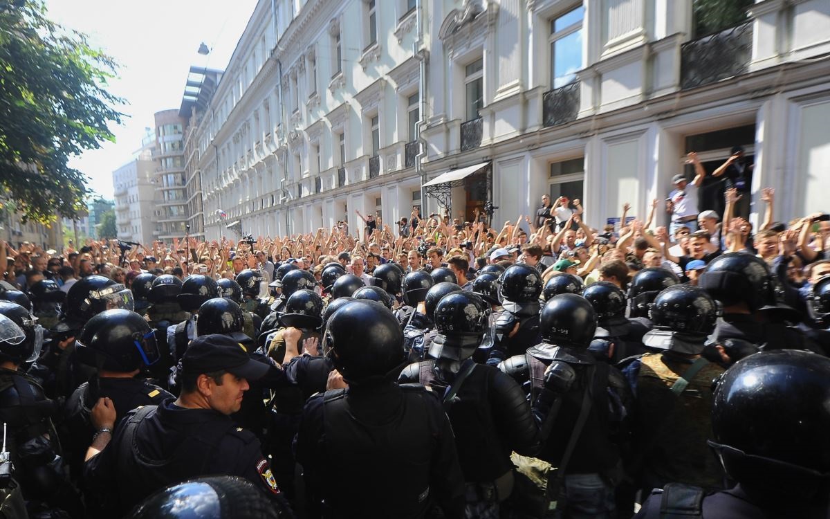 Митинги и протесты: что делает сограждан противниками?