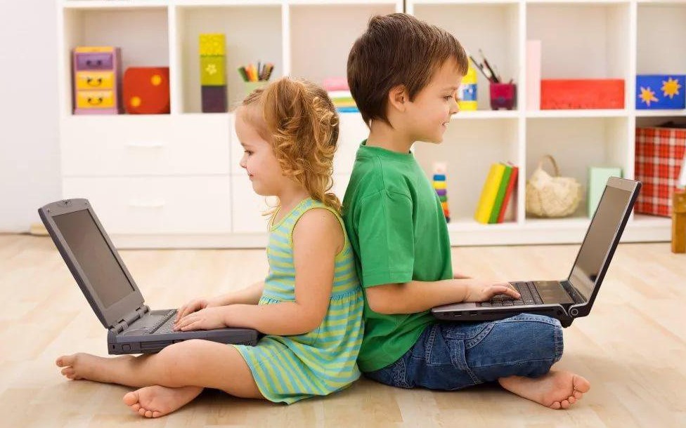 Дети в интернете: правила поведения для родителей и алгоритм работы психолога