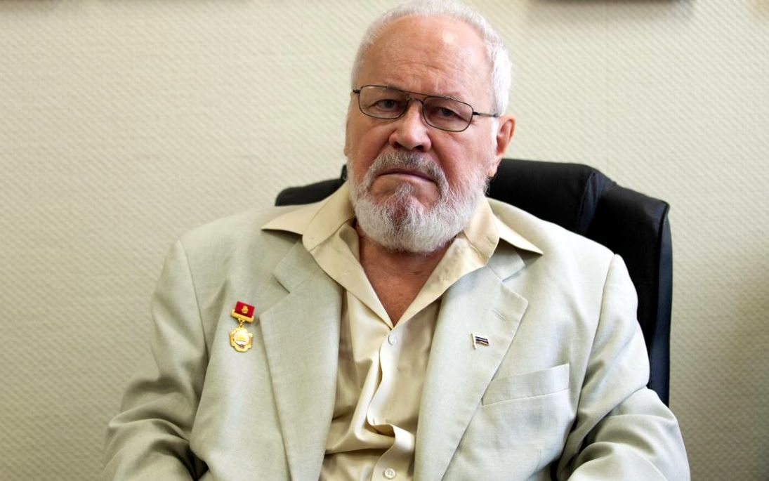 С 80-летием профессора Ю.М. Забродина поздравляет И.В. Дубровина