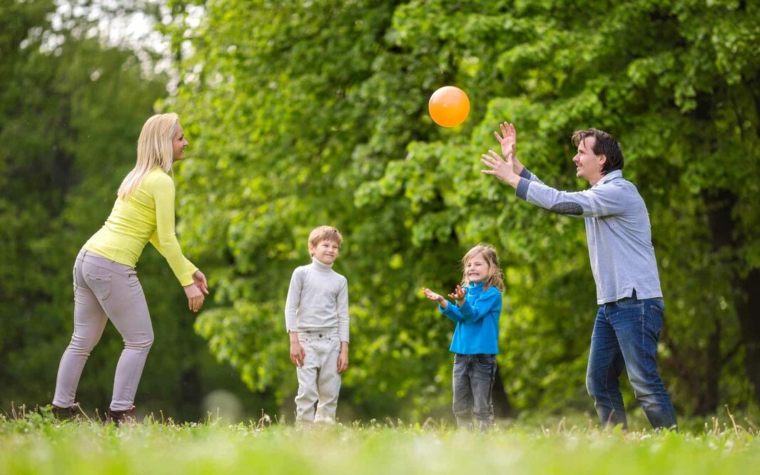 Как научить родителей правильно играть с ребенком?